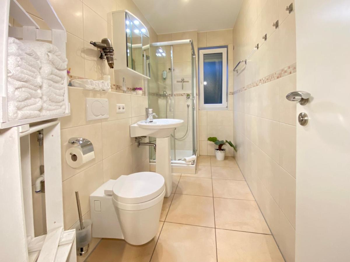 2 Zimmer Apartment, 70 Qm, Max 4 Pers, Private Terasse, 2 Parkplaetze, Internet 250 Mbit Gaertringen Екстер'єр фото